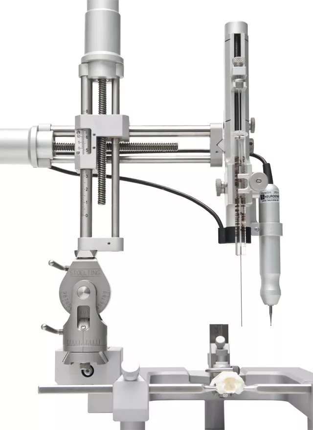 0 drill and injection robot 1