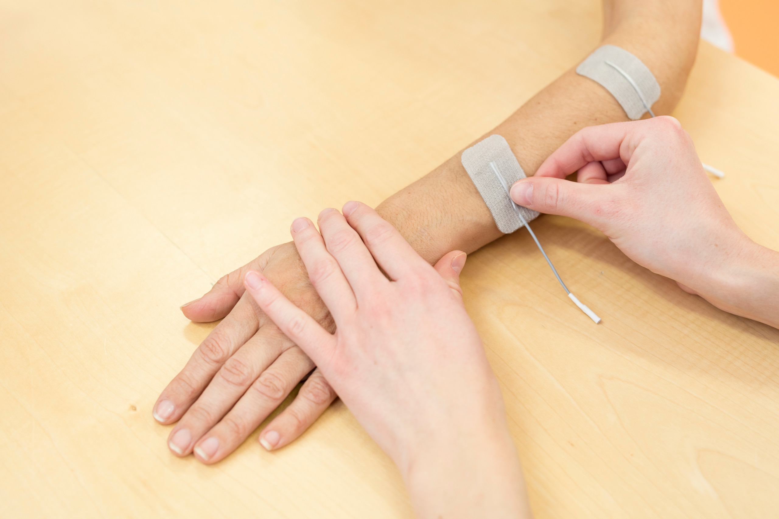 web recoverix fes electrodes hand IMG 0092 3