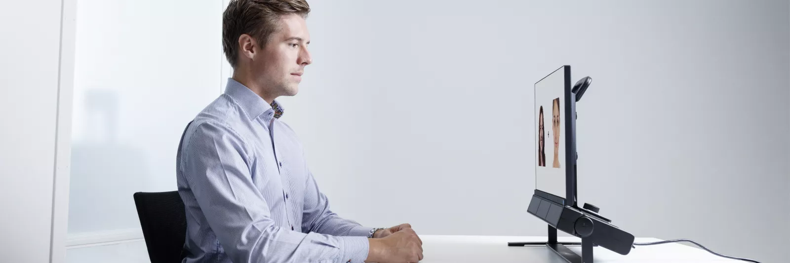 wsi imageoptim a young man in front of tobii pro spectrum eye tra