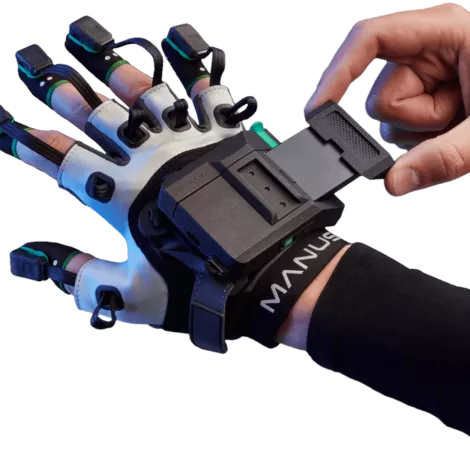 6332cb5562f26b771f445655 quantum metaglove battery swap p 800